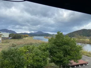 A house overlooking the lake - Image 5