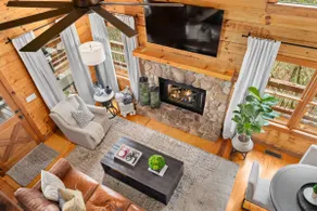 Juniper Chalet: Luxury Cabin with Views & Hot Tub - Image 2