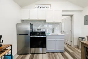 June Backhouse | Renovated Studio in Tech Terrace - Image 5