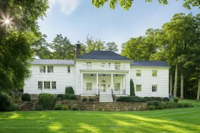 1 mile to Omni Homestead | 5 Suites | Pool Access - Image 2