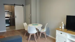 Modern apartment steps from Plaza Moreno - Image 3