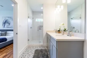 Lustrous Bungalow 1753 | Med Center, Stadiums! - Image 4