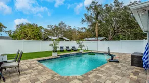 Palm Breeze Luxury•Heated Pool -Great for Families - Image 2