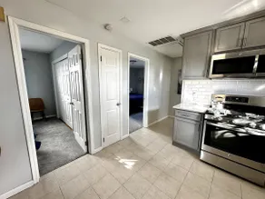 2Bd - 1Bath, Easy NYC Access Sleeps 5 +parking - Image 4