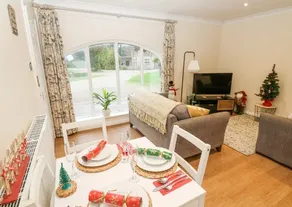 Walworth Castle Cottage - Image 5