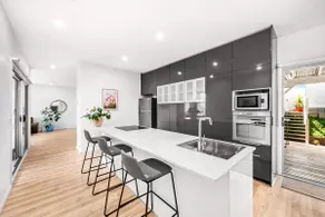 Jacaranda - Tranquil Retreat - Near Glenrock & CBD - Image 4