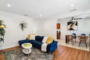 Stylish 2BR near LAX, Beach, Intuit, SoFi & SpaceX - Image 2