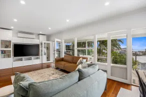 Seabreeze Escape - Ocean views, Walk to Terrigal - Image 3