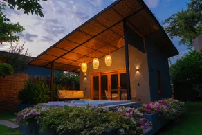Charming Cabin with Jacuzzi and Outdoor Shower - Image 4