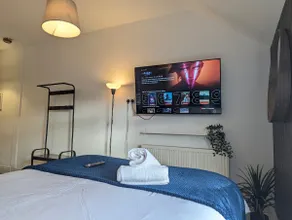 Cosy & Central Studio Bedsit 5 - Image 2