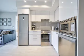 1 BDRM Urban Oasis-Steps toWellesley Subway - Image 5