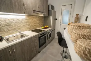 V Suites Apts & SPA - Image 5