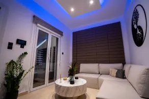 V Suites Apts & SPA - Image 2