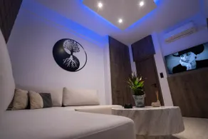 V Suites Apts & SPA - Image 4