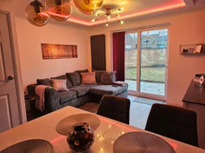Jasmin's House, 2 bedroom house, private Parking - Image 3