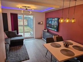 Jasmin's House, 2 bedroom house, private Parking - Image 4