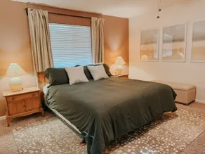 4bdr Pet Friendly + 3 Kings + EV + Trailer Parking - Image 3