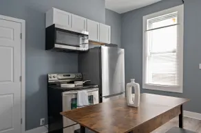 Modern 2BR Apartment | Long-Term Stays | Downtown - Image 2