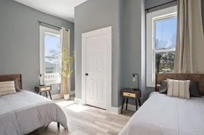 Modern 2BR Apartment | Long-Term Stays | Downtown - Image 3