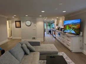 Elegant Home with Lovely Gardens in West Seattle - Image 2