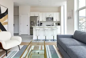 Bright Designer Loft – steps from PATH to NYC - Image 4