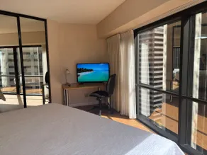 2BR+Den Ocean View Free Parking - Image 2