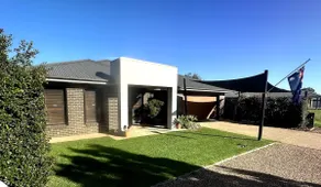 The Family Guy - modern home - great for groups - Image 3