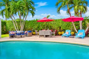 Chic 4BR Htd Pool, 5 min to beach, PAC-MAN, Games - Image 3