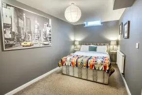Charming & Comfortable Home | Free Parking - Image 5