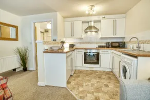 Charming & Comfortable Home | Free Parking - Image 4