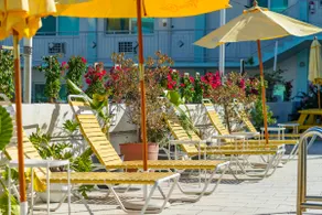Iconic unit with a pool in central Miami - Image 3