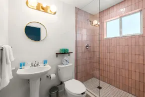 Iconic unit with a pool in central Miami - Image 4