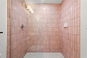 Iconic unit with a pool in central Miami - Image 5