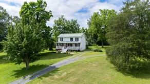 5 Acre Farmhouse in Luray | Close to Everything - Image 2
