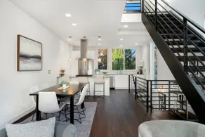 Lux Townhome: Space Needle Views with Parking - Image 3