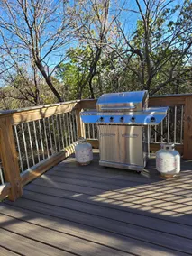 Logans Hideaway Ample parking, firepit, private - Image 5