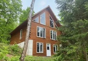 Lakefront log cabin with private dock - Image 2