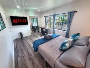 2 Bedroom TVs |Parking|Kitchen|Washer|Dryer|Fits 6 - Image 3