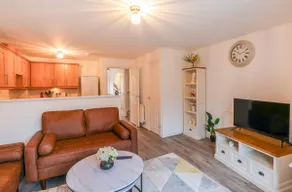 Charming 4bed home in Chichester - Image 3