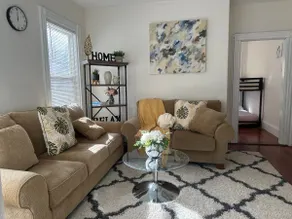 Charming 3BR Apt | Free Parking | Near Boston (8) - Image 5
