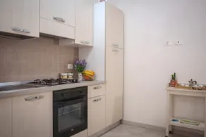 Modern and elegant apartment - Image 2
