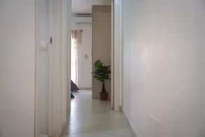 Modern and elegant apartment - Image 4