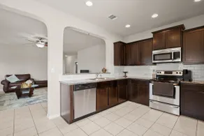 Charming retreat near major shopping center&AUS - Image 4