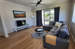 Tidal Pool Retreat - Central Kingscote - 50m to beach - Image 2