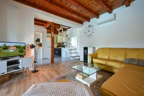 Private Villa with Pool and Jacuzzi Dreamy Hill - Image 4