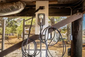 Jay's Retreat: dock, kayaks, EV charger, bikes - Image 2
