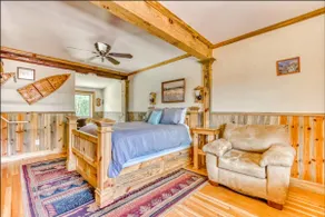 White Salmon Cabin Suite at The Logs Inn - Image 5