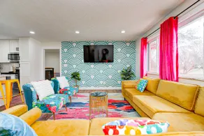Fun Indy Home w/XL Hot Tub•Firepit•BunkBed•4BD - Image 4
