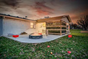 Fun Indy Home w/XL Hot Tub•Firepit•BunkBed•4BD - Image 2