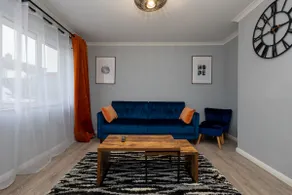Detached 2BR Bungalow Woking Parking & Long Stays - Image 2